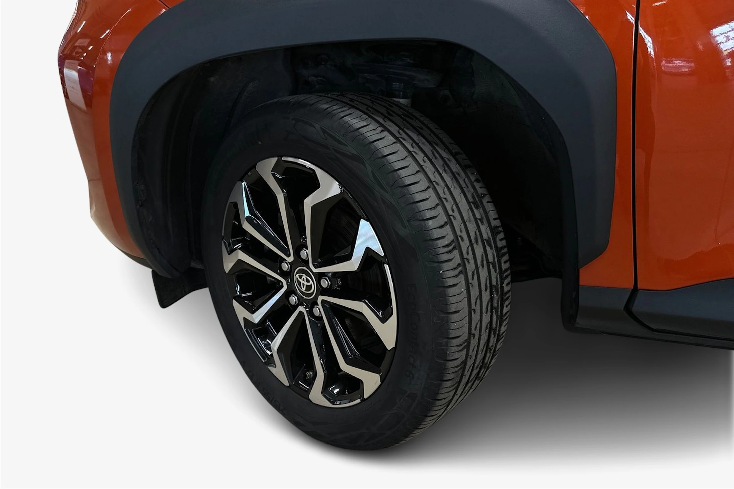 oranssi Toyota Yaris Cross 2023 kuva 12.