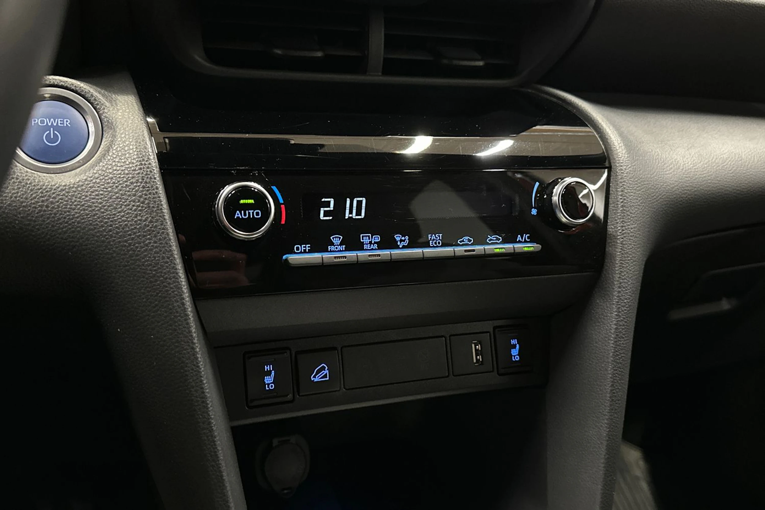 oranssi Toyota Yaris Cross 2023 kuva 20.