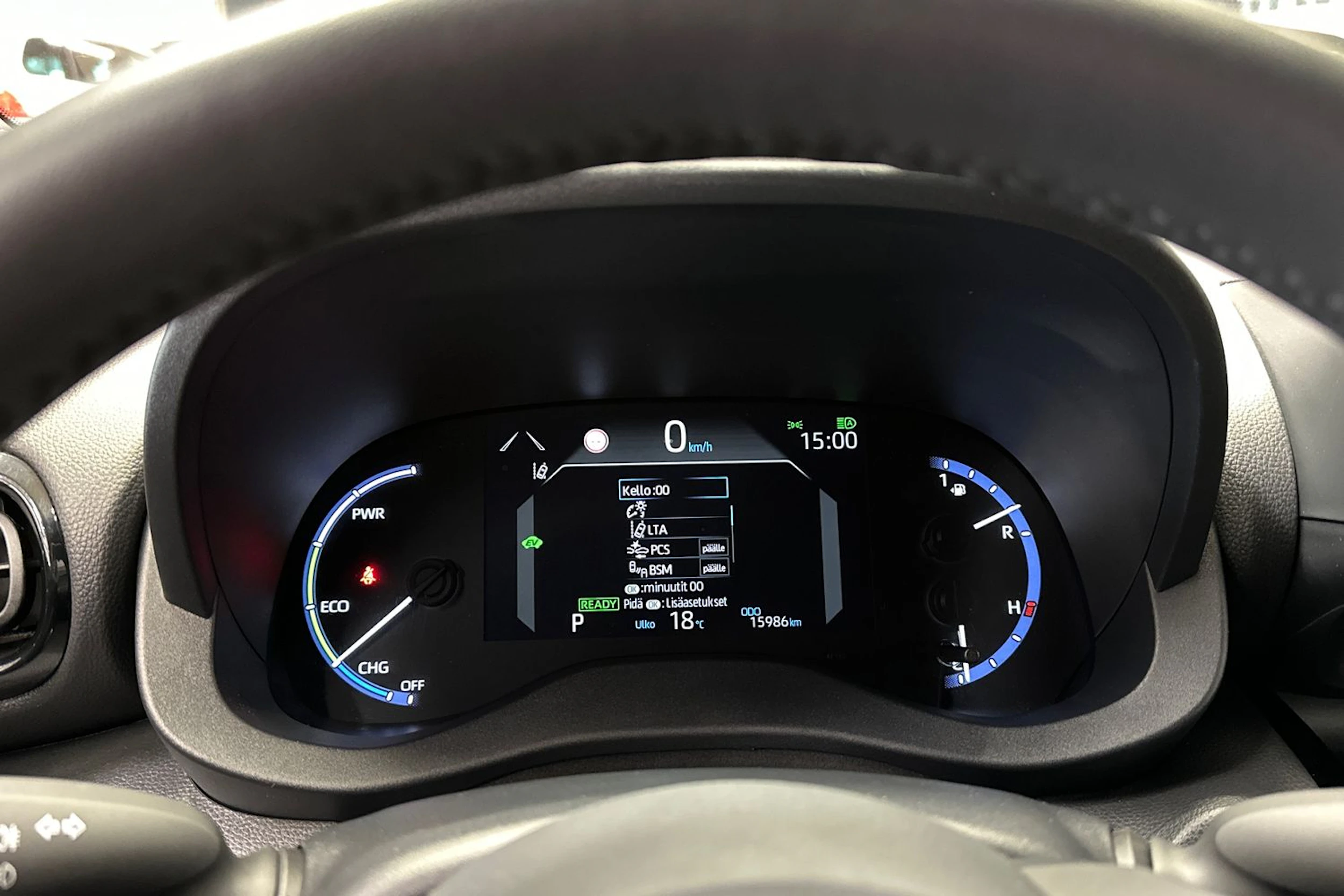 oranssi Toyota Yaris Cross 2023 kuva 23.