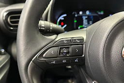 oranssi Toyota Yaris Cross 2023 kuva 24.