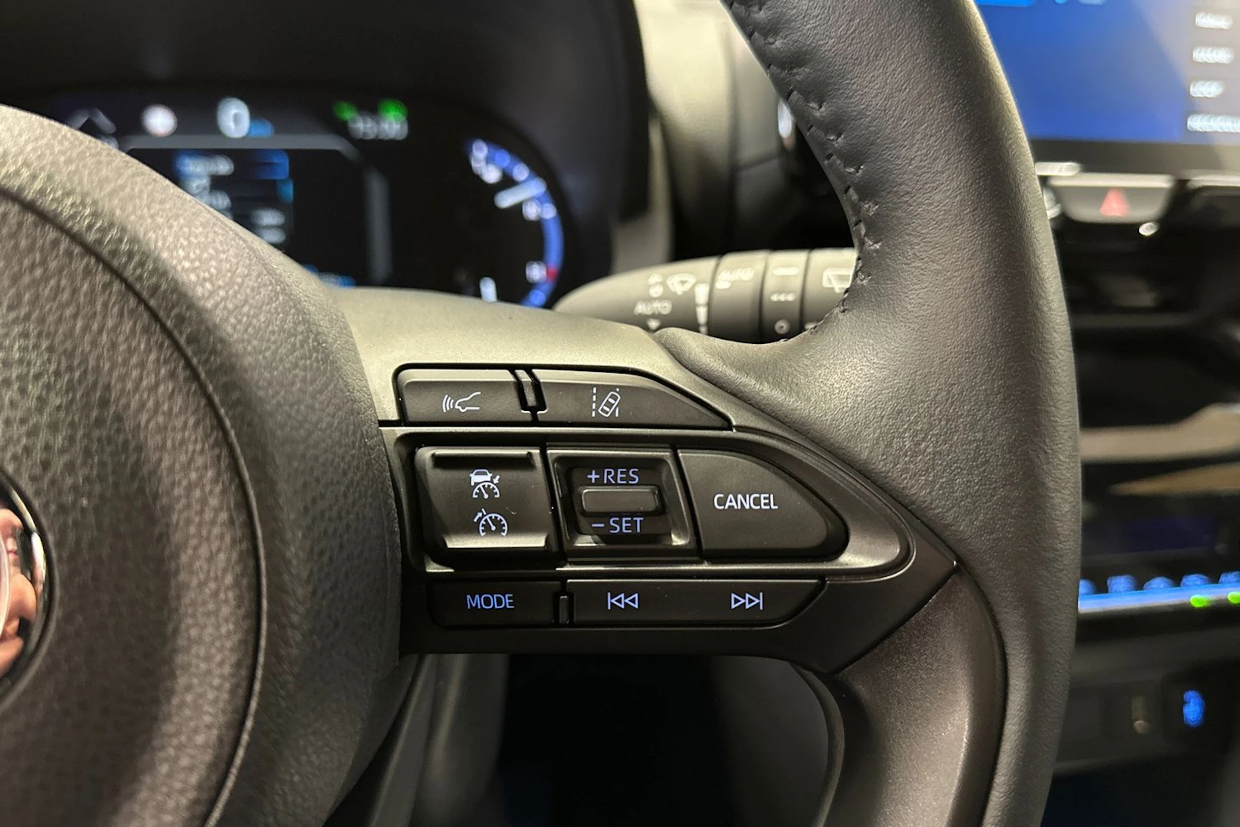oranssi Toyota Yaris Cross 2023 kuva 25.