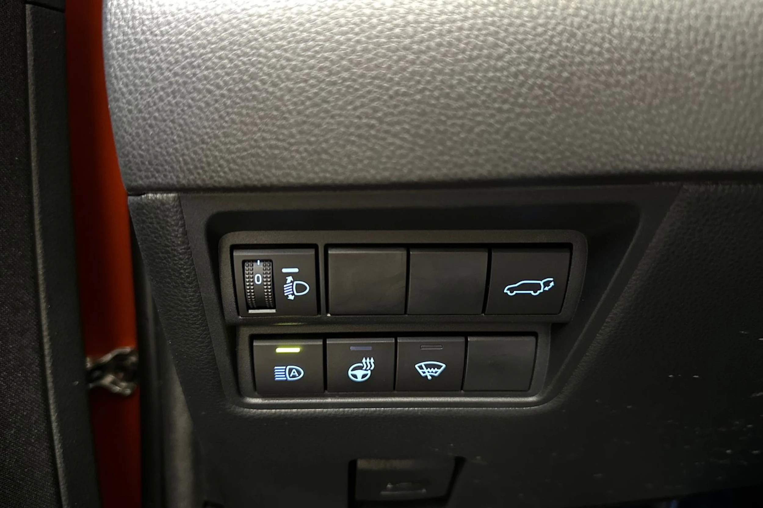 oranssi Toyota Yaris Cross 2023 kuva 26.