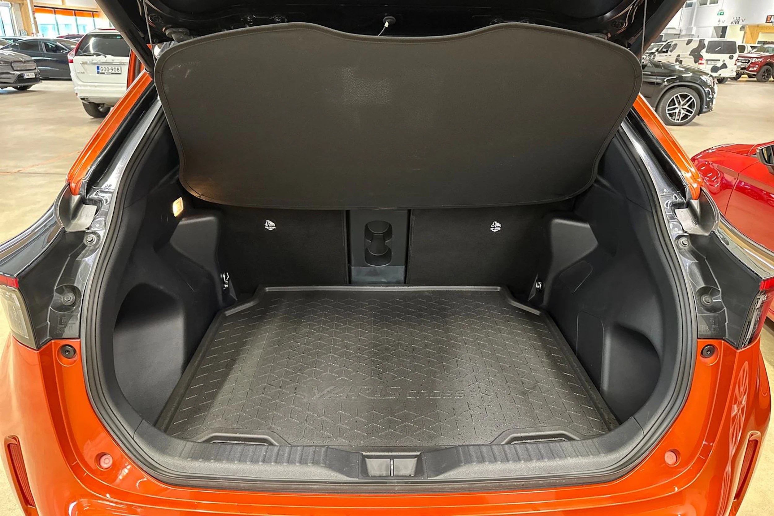 oranssi Toyota Yaris Cross 2023 kuva 28.