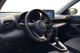 valkoinen Toyota Yaris Cross 2023 kuva 3.
