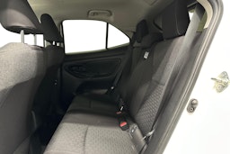 valkoinen Toyota Yaris Cross 2023 kuva 10.