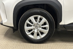 valkoinen Toyota Yaris Cross 2023 kuva 11.