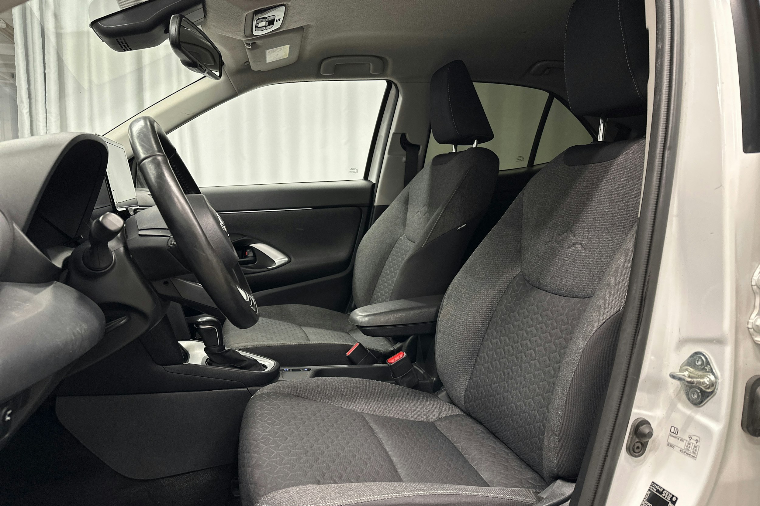 valkoinen Toyota Yaris Cross 2023 kuva 15.