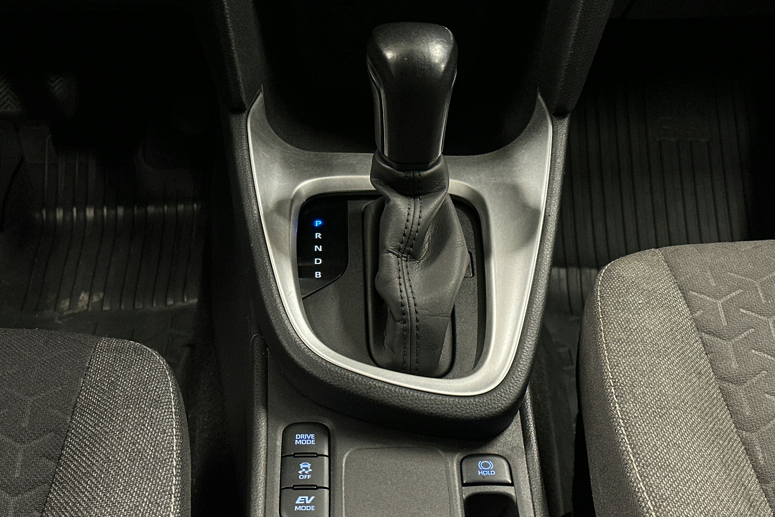 valkoinen Toyota Yaris Cross 2023 kuva 17.