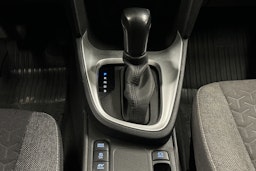 valkoinen Toyota Yaris Cross 2023 kuva 17.