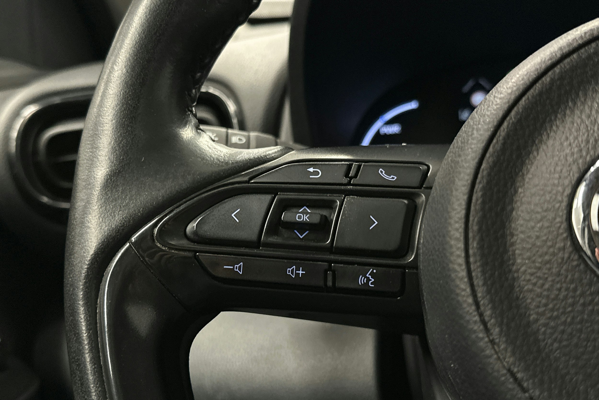 valkoinen Toyota Yaris Cross 2023 kuva 19.