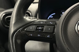 valkoinen Toyota Yaris Cross 2023 kuva 19.