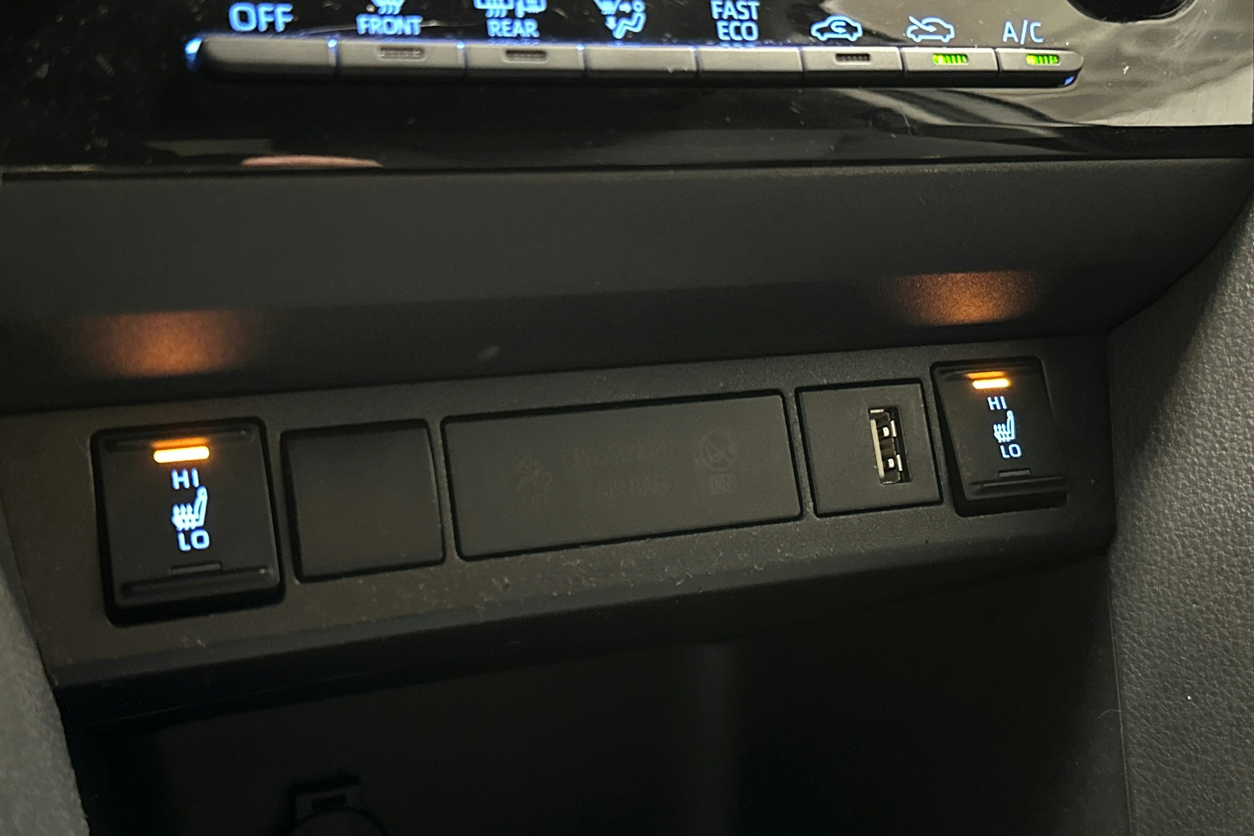 valkoinen Toyota Yaris Cross 2023 kuva 22.