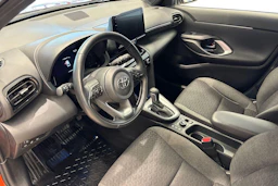 Oranssi Toyota Yaris Cross 2023 kuva 6.