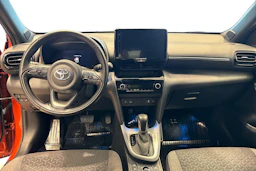 Oranssi Toyota Yaris Cross 2023 kuva 7.