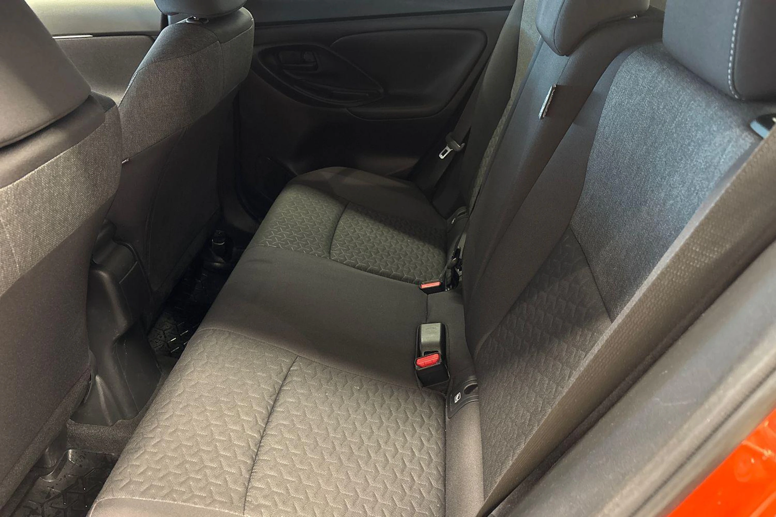 Oranssi Toyota Yaris Cross 2023 kuva 8.