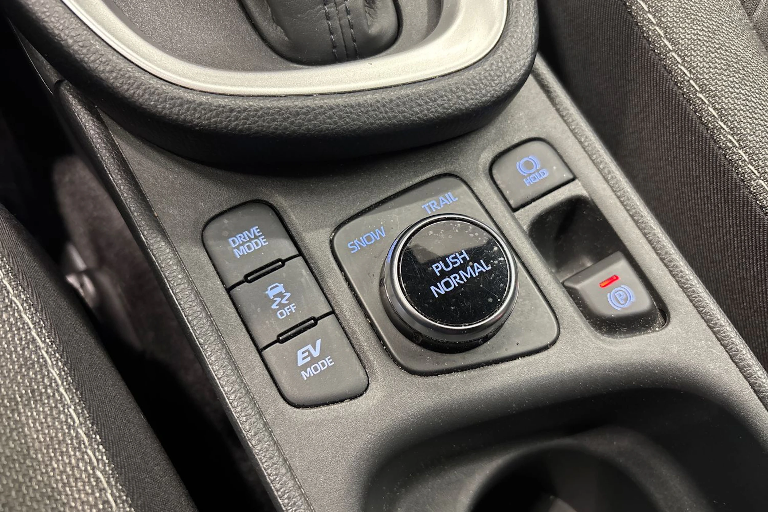 Oranssi Toyota Yaris Cross 2023 kuva 17.