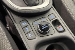 Oranssi Toyota Yaris Cross 2023 kuva 17.