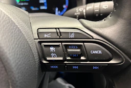 Oranssi Toyota Yaris Cross 2023 kuva 19.