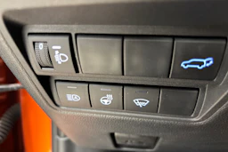 Oranssi Toyota Yaris Cross 2023 kuva 20.