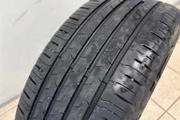 Oranssi Toyota Yaris Cross 2023 kuva 25.