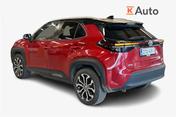 punainen Toyota Yaris Cross 2023 kuva 2.