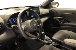 harmaa metalliväri Toyota Yaris Cross 2024 kuva 3.