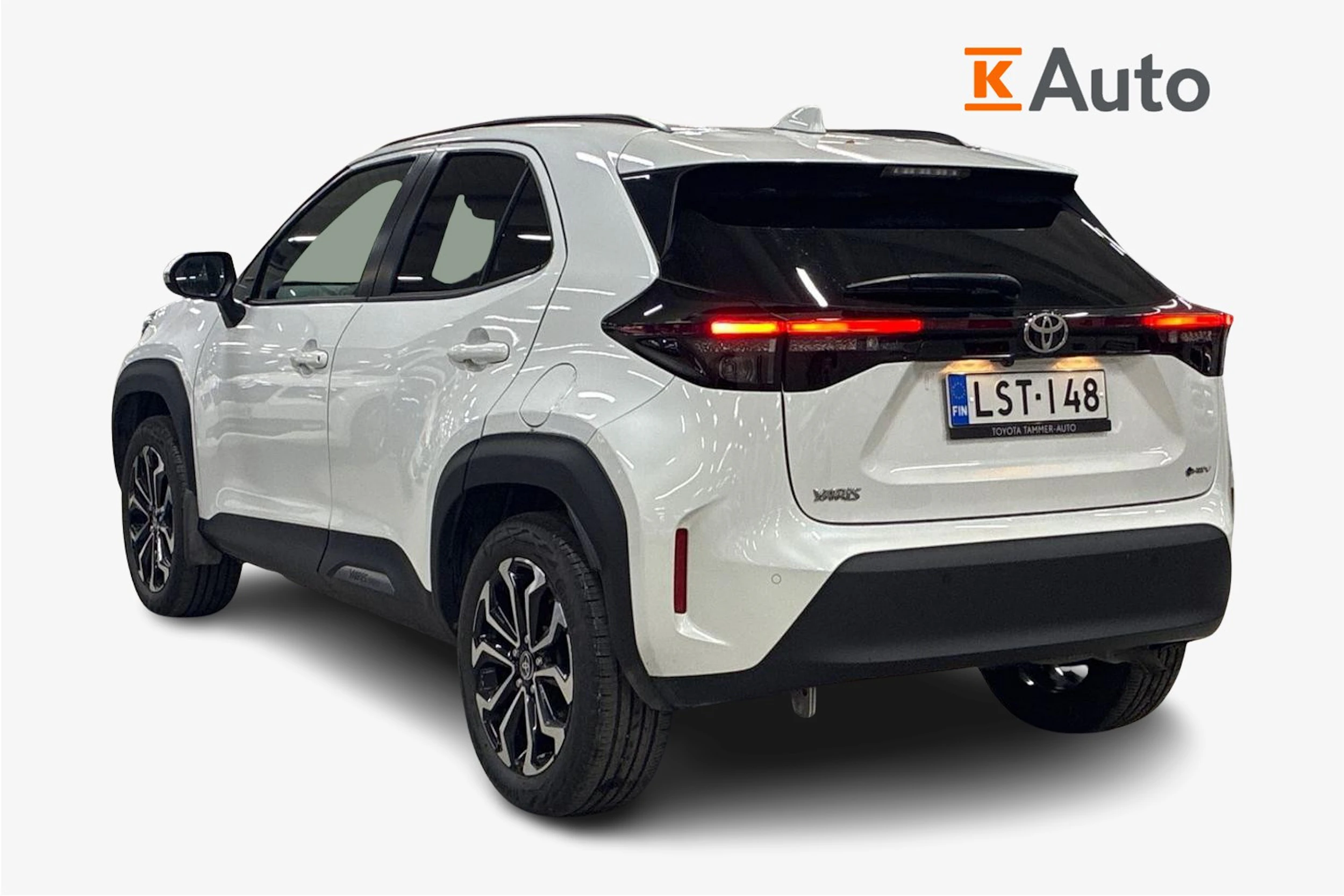 valkoinen Toyota Yaris Cross 2024 kuva 2.