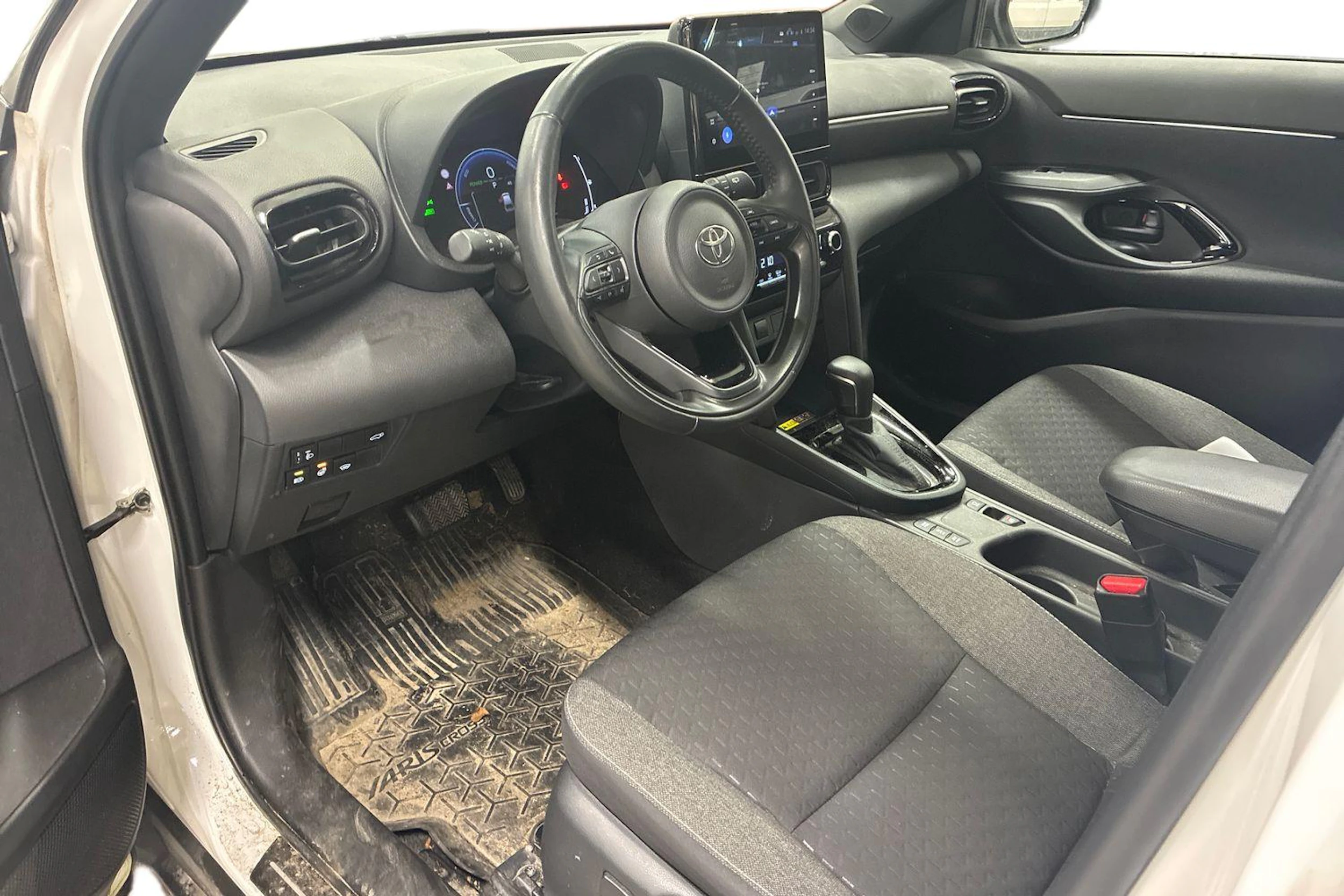 valkoinen Toyota Yaris Cross 2024 kuva 3.