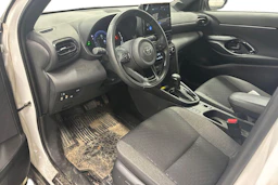 valkoinen Toyota Yaris Cross 2024 kuva 3.