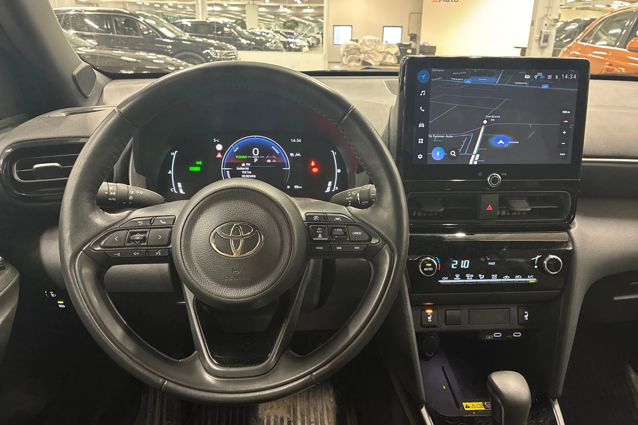valkoinen Toyota Yaris Cross 2024 kuva 4.