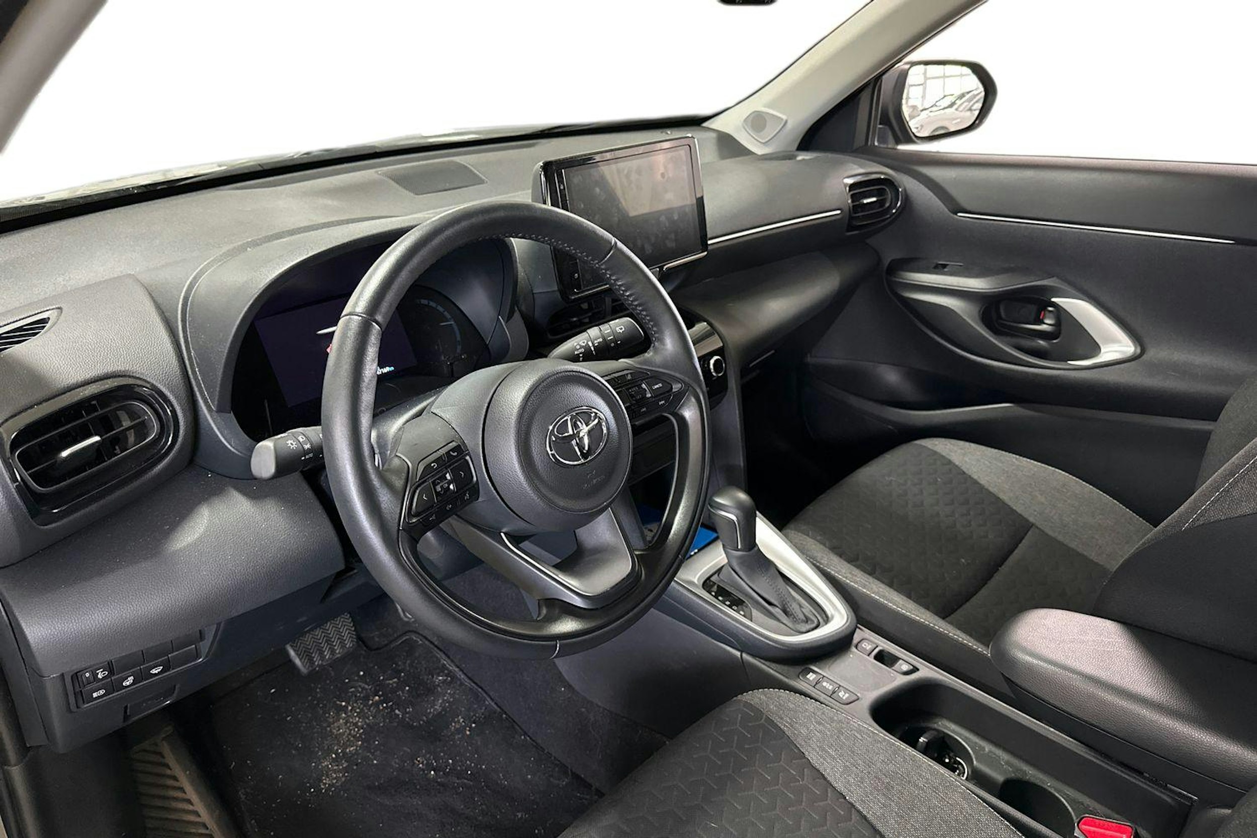 ruskea (beige) Toyota Yaris Cross 2024 kuva 3.