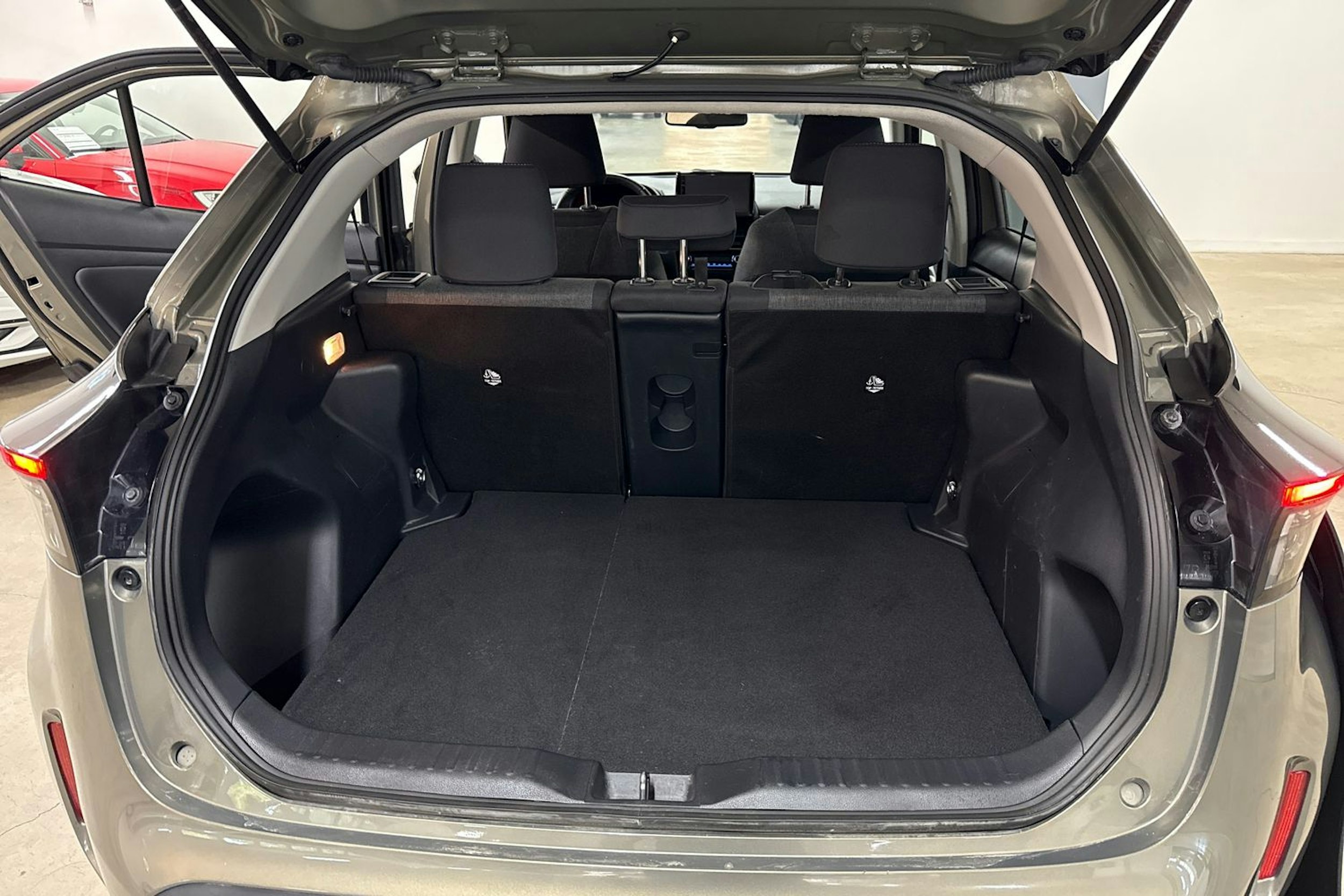 ruskea (beige) Toyota Yaris Cross 2024 kuva 14.