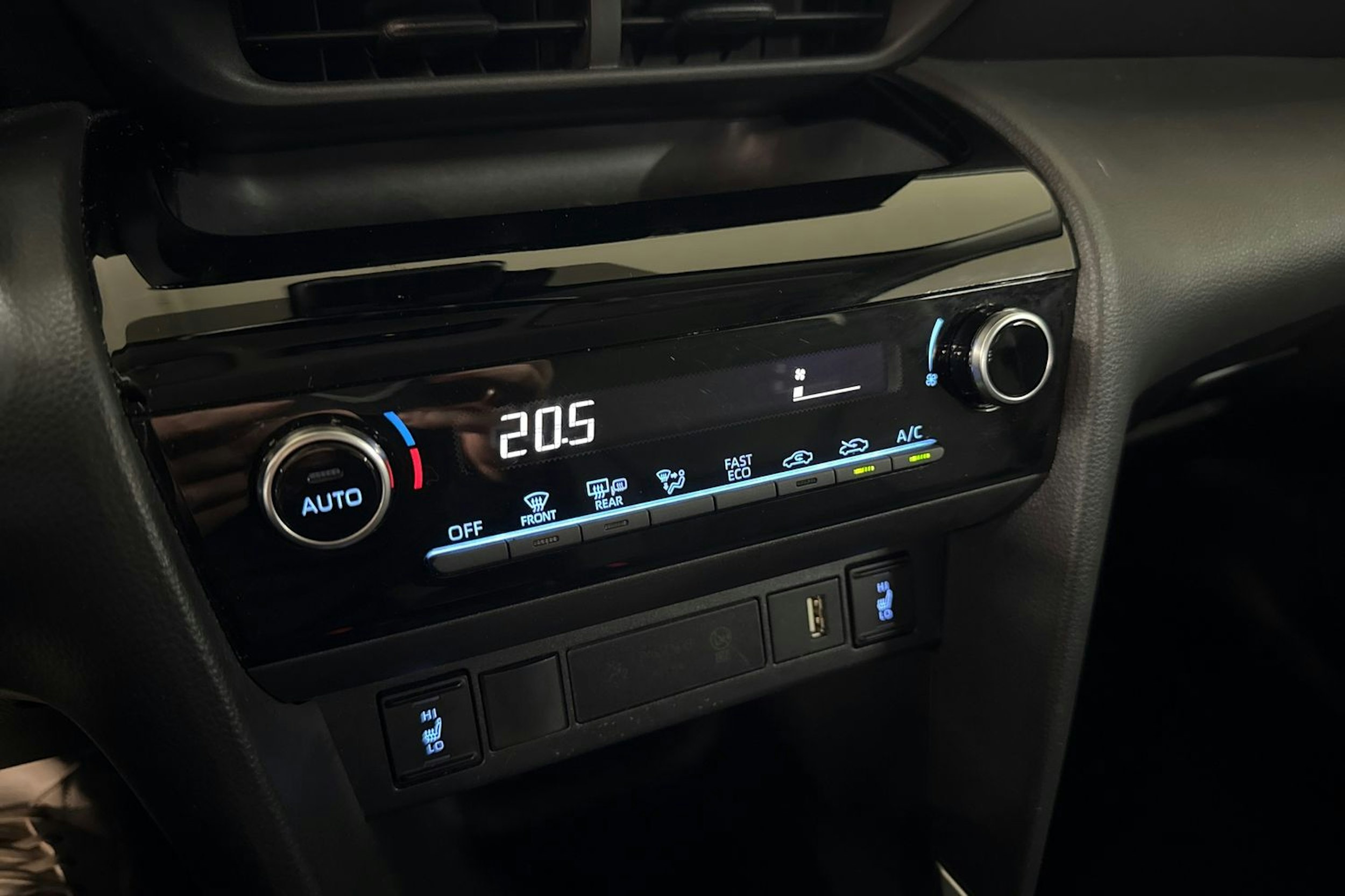 ruskea (beige) Toyota Yaris Cross 2024 kuva 22.