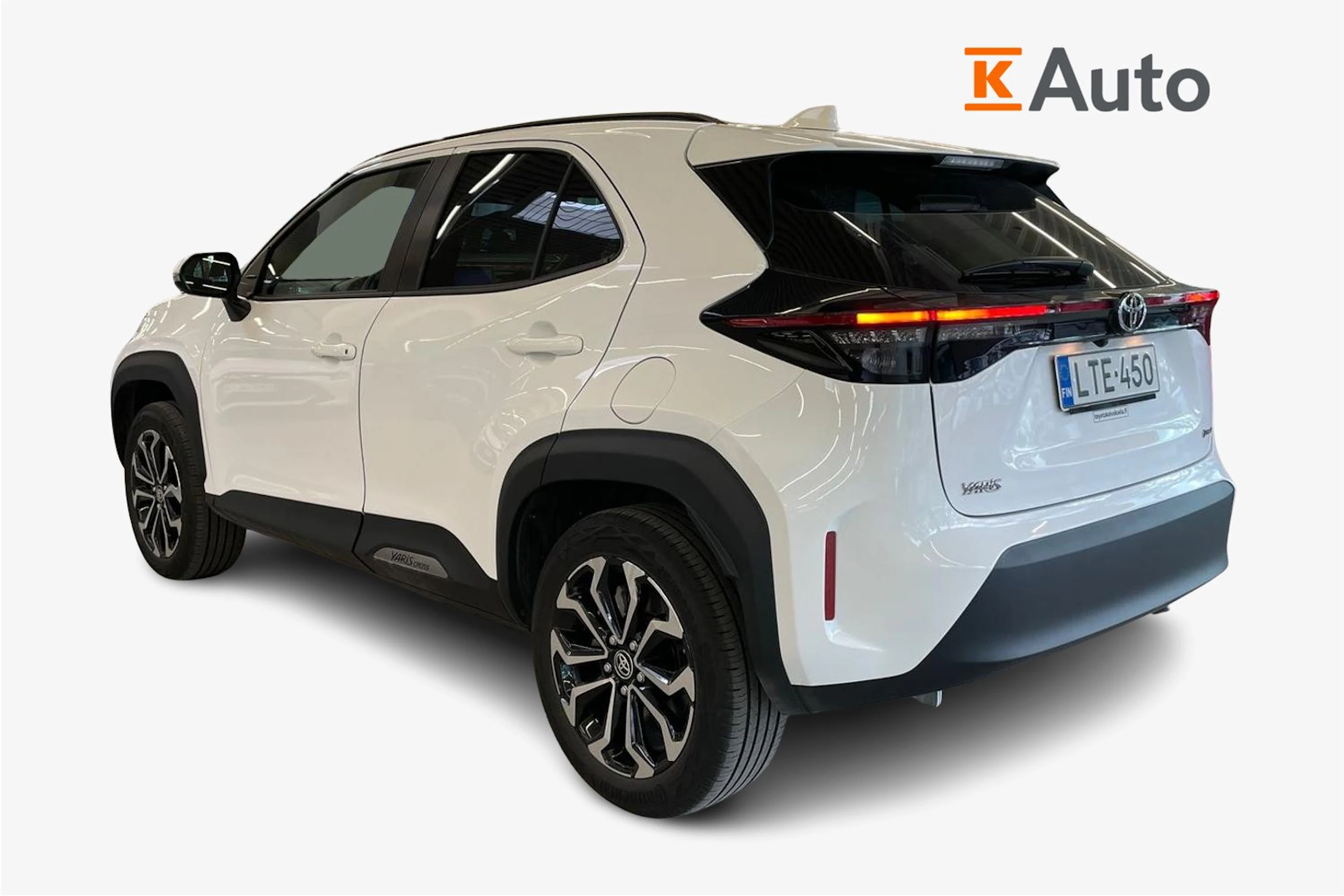 Valkoinen Toyota Yaris Cross 2025 kuva 2.