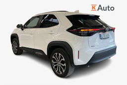 Valkoinen Toyota Yaris Cross 2025 kuva 2.