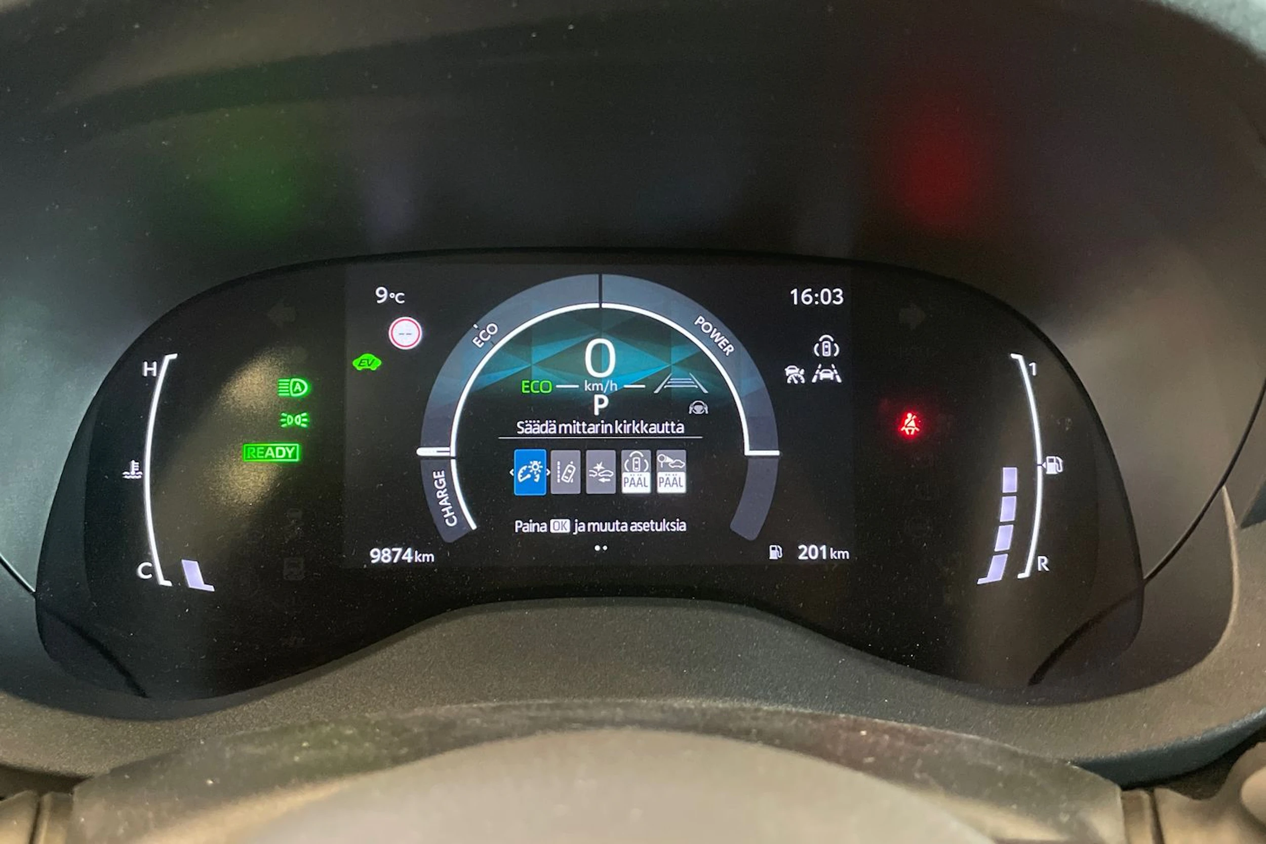 Valkoinen Toyota Yaris Cross 2025 kuva 4.