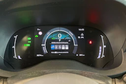 Valkoinen Toyota Yaris Cross 2025 kuva 4.