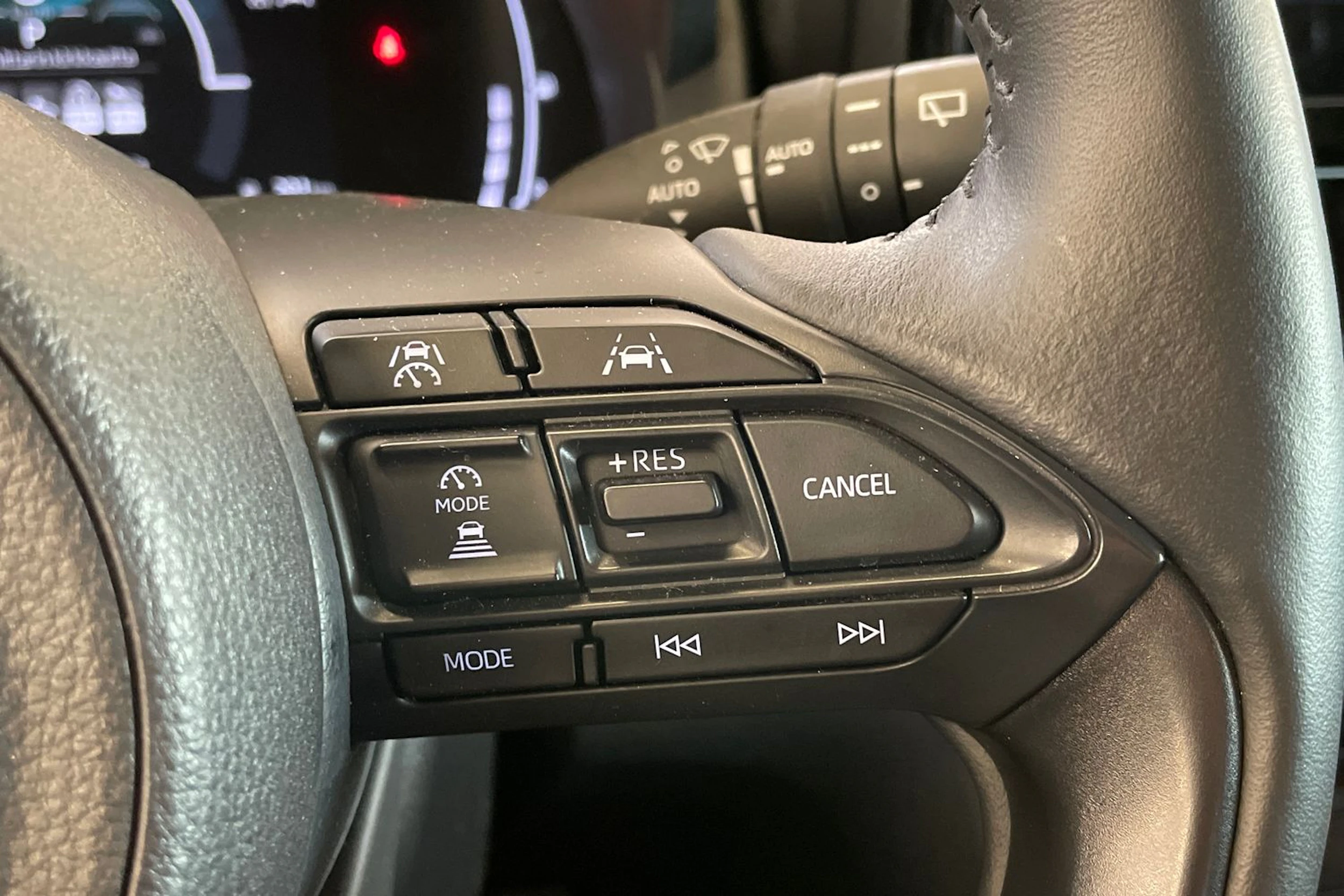 Valkoinen Toyota Yaris Cross 2025 kuva 5.