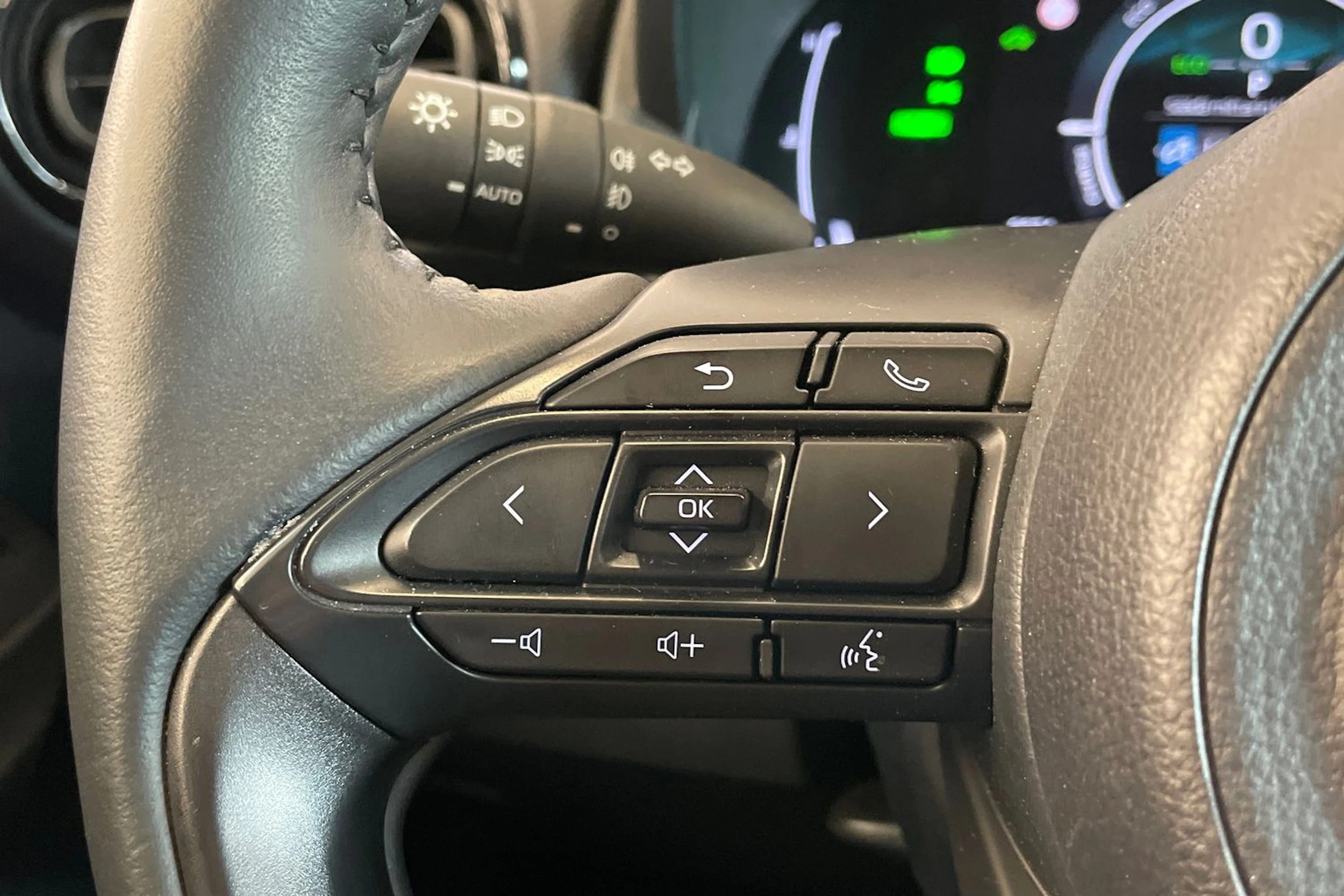 Valkoinen Toyota Yaris Cross 2025 kuva 6.