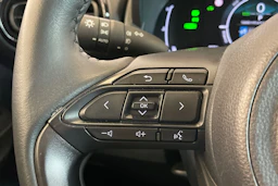 Valkoinen Toyota Yaris Cross 2025 kuva 6.