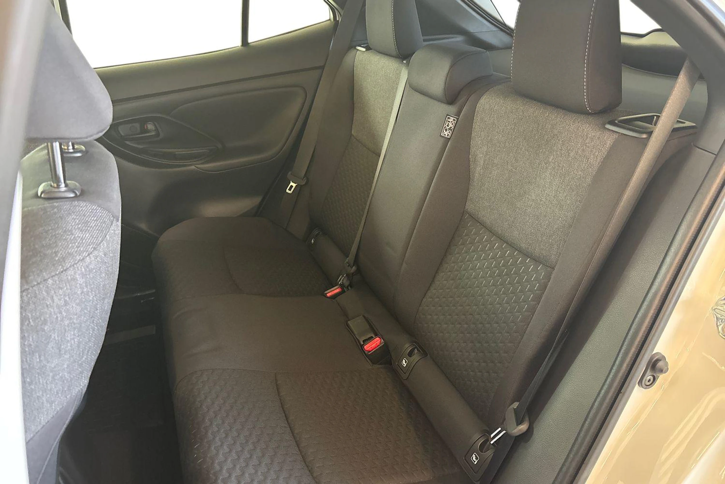 Valkoinen Toyota Yaris Cross 2025 kuva 11.