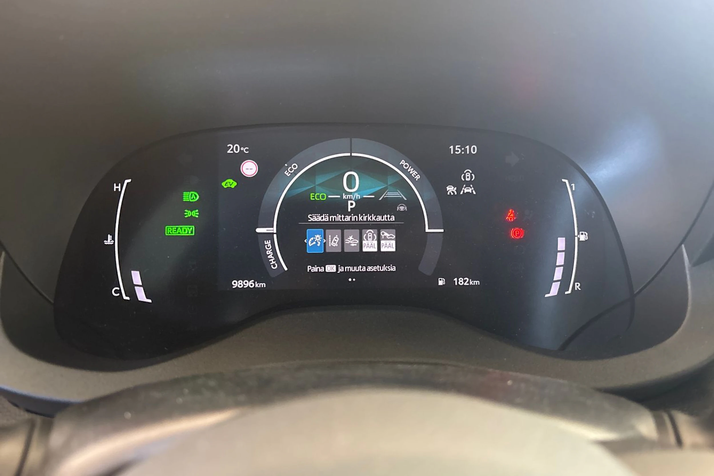 Valkoinen Toyota Yaris Cross 2025 kuva 15.