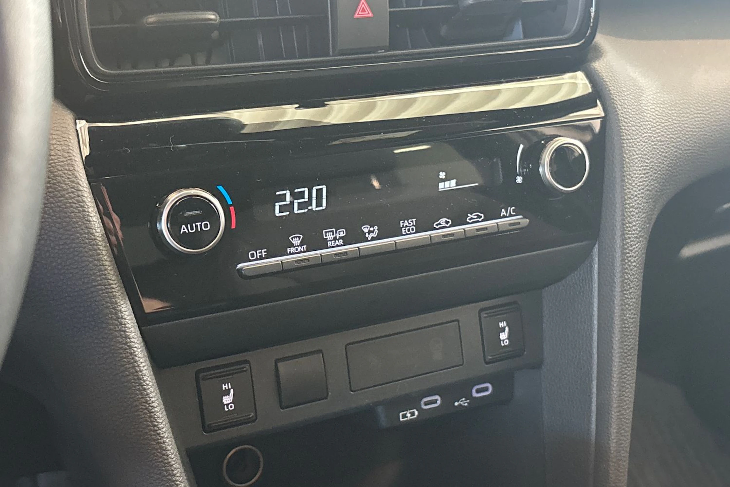 Valkoinen Toyota Yaris Cross 2025 kuva 22.