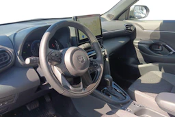 Harmaa Toyota Yaris Cross 2025 kuva 3.