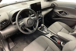 musta Toyota Yaris Cross 2025 kuva 6.