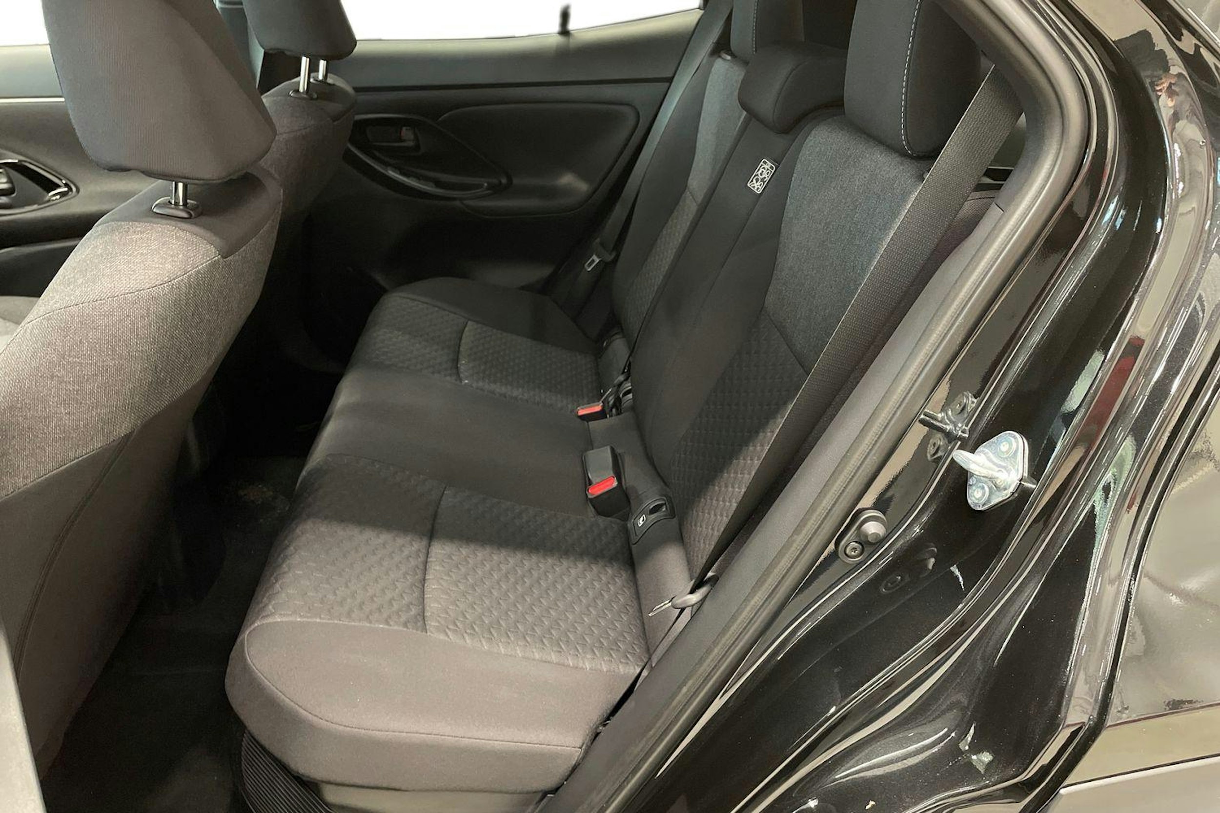 musta Toyota Yaris Cross 2025 kuva 8.