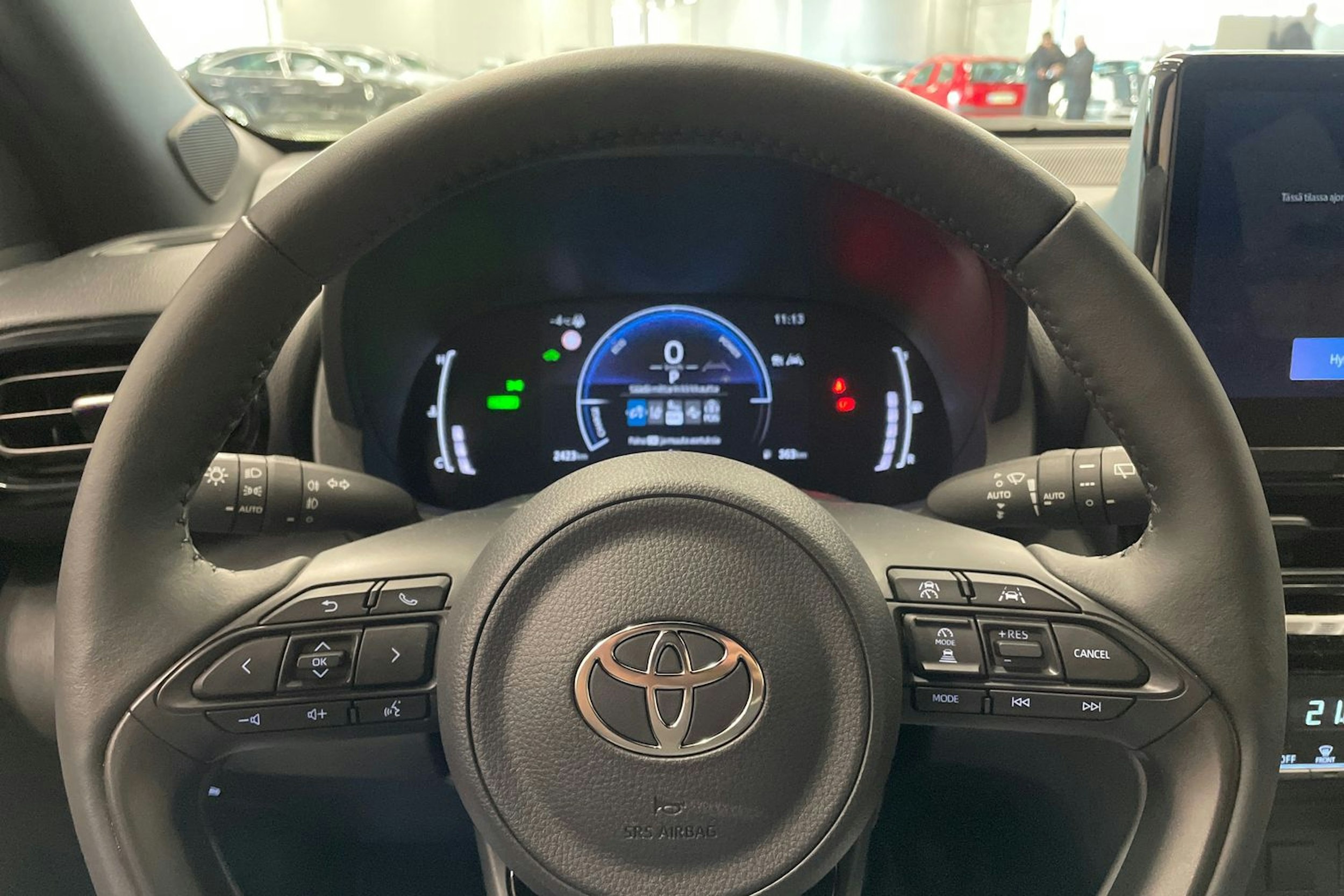 musta Toyota Yaris Cross 2025 kuva 11.