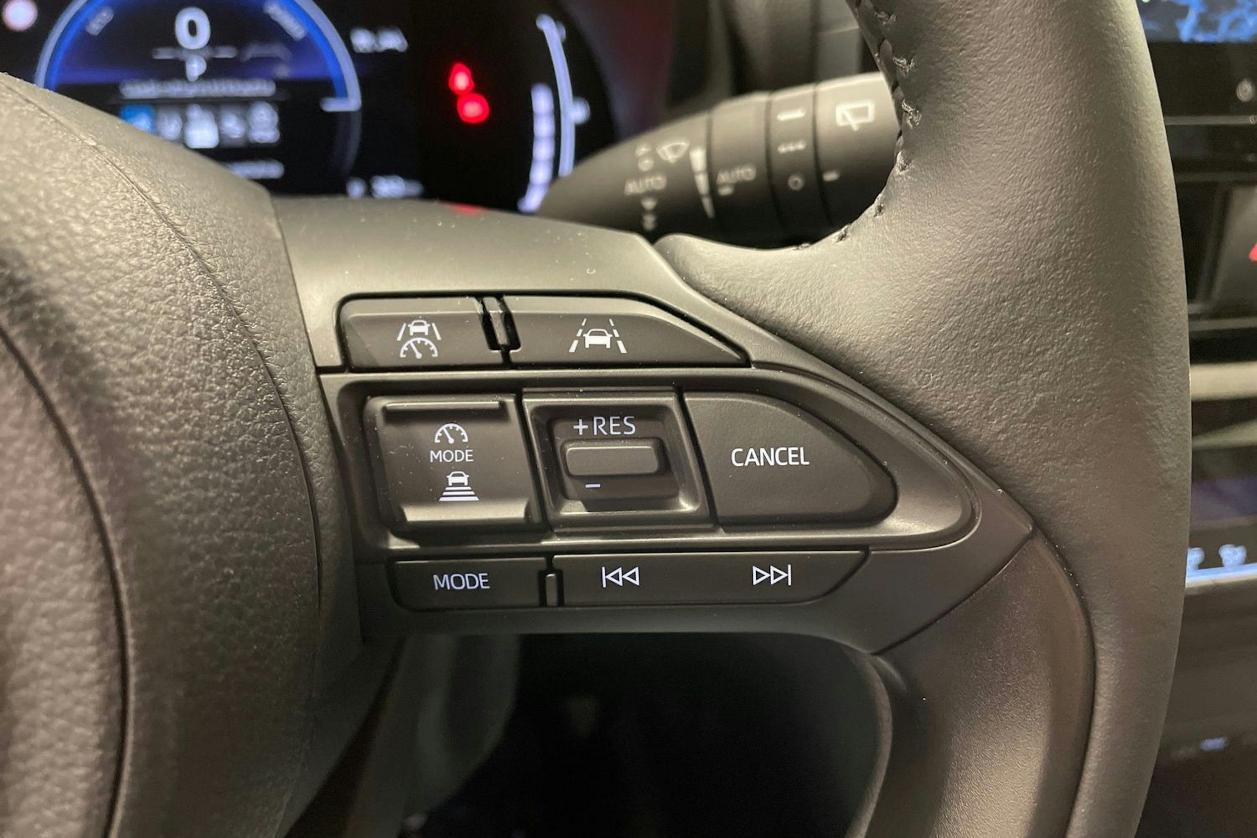 musta Toyota Yaris Cross 2025 kuva 13.