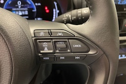 musta Toyota Yaris Cross 2025 kuva 13.