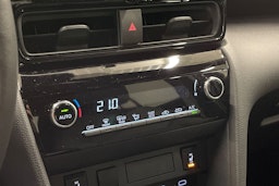 musta Toyota Yaris Cross 2025 kuva 15.